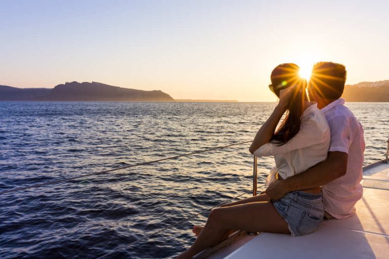 Sorprende a tu pareja con un romántico paseo en barca